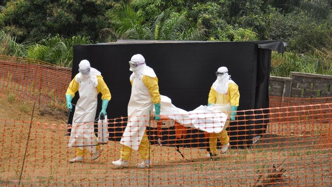 Ebola je vysoce virulentní a podle toho se musí s nemocnými zacházet.