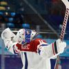 Šimon Hrubec slaví triumf Česka v zápase Česko - Rusko na ZOH 2022 v Pekingu