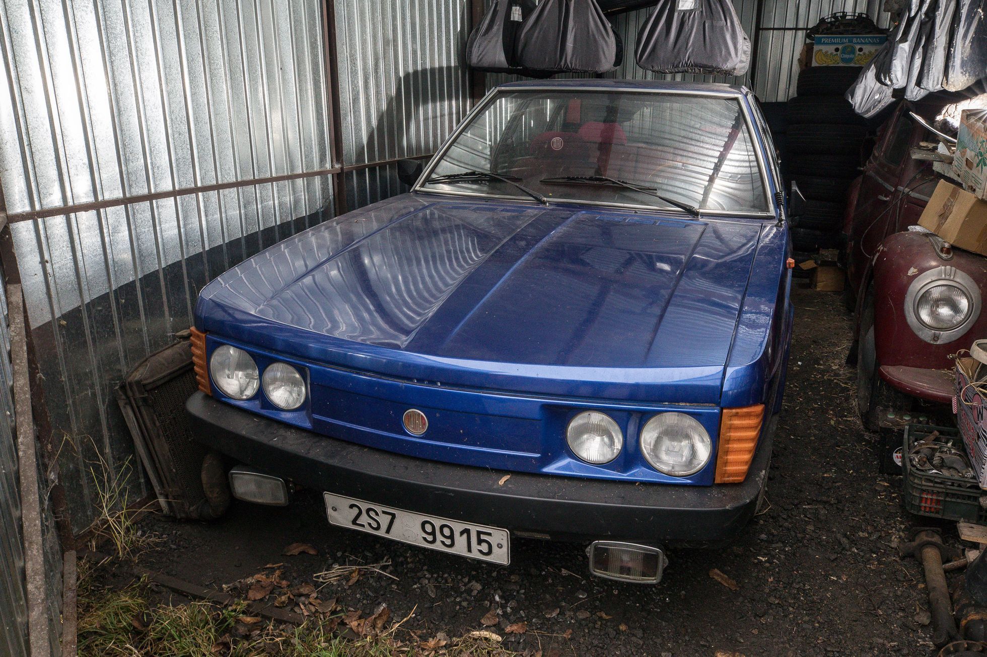 Opuštěné Tatry T613 a další auta, Na Kindlovce, vrakoviště, autodílna