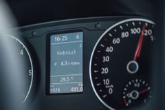 Otevřené okno je horší než klimatizace. 10 rad od profesionála na úspornou jízdu