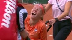 Nizozemka Kiki Bertensová odjížděla z kurtu na vozíku