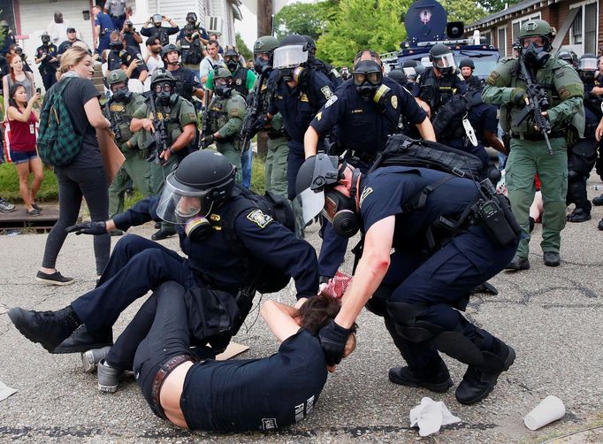 Demonstrace v Baton Rouge v americkém státu Louisiana.