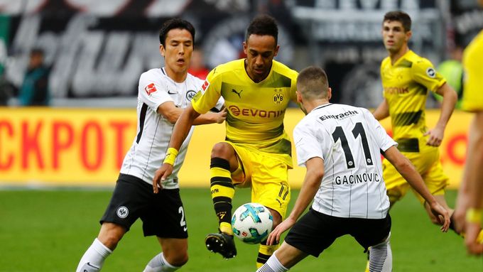 Frankfurt ubránil Pierra-Emericka Aubameyanga (na snímku) a remizoval s Dortmundem 2:2.
