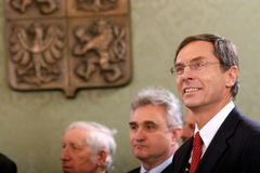 Senátoři ČSSD jsou s diskusí Klaus - Švejnar spokojení