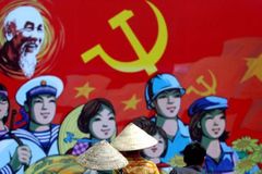 Demokracii.Vietnamci mají komunistů dost