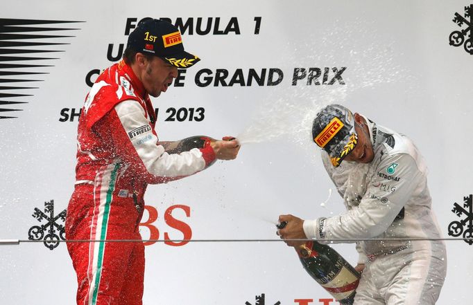 Formule 1, VC Číny: Fernando Alonso (Ferrari) a Lewis Hamilton (Mercedes)