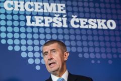 Finanční šéf Janeček jde před poslance kvůli korunovým dluhopisům. Nadřízeného Babiše ale nepotopí