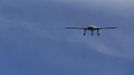 An X-47B pilot-less drone combat aircraft is launched for the first time off an aircraft carrier, the USS George H. W. Bush, in the Atlantic Ocean off the coast of Virginia, May 14, 2013. The U.S. Navy made aviation history on Tuesday by catapulting an unmanned jet off an aircraft carrier for the first time, testing a long-range, stealthy, bat-winged plane that represents a jump forward in drone technology. REUTERS/Jason Reed (UNITED STATES - Tags: MILITARY SCIENCE TECHNOLOGY) Published: Kvě. 14, 2013, 6:48 odp.