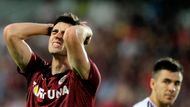 Univerzální středopolař Kamil Vacek nenašel ve veronském klubu Chievo, takové štěstí, s jakým při přestupu do italské Serie A nejspíš počítal. Sparta ho tedy láká k návratu. Drobná potíž je v tom, že Vacek má v Chievu ještě na dva roky platnou smlouvu, pokud se tedy na Letnou vrátí, pak patrně na hostování s opcí. Taková je představa Sparty.