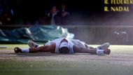 6. 7. - Nadal to dokázal, vyhrál Wimbledon - Ani skvělý výkon nestačil světové tenisové jedničce Rogeru Federerovi k šestému wimbledonskému titulu v řadě. Po napínavé pětisetové finálové bitvě gratuloval novému králi - Rafaelu Nadalovi ze Španělska.  "Vyzkoušel jsem na něj všechno. Marně. Rafa je zcela po právu nový šampion. Hrál fantasticky. Byl nejtěžším soupeřem na tom nejlepším kurtu," uznal šestadvacetiletý Federer.  Další podrobnosti si přečtěte ve zprávě zde