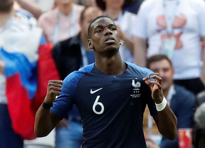 Paul Pogba slaví gól na 2:1 v zápase Francie - Austrálie na MS 2018