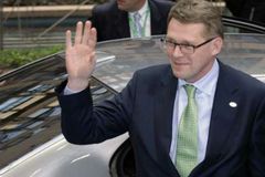 Finsko: Zhrzená milenka vítězí u soudu, premiér u lidí