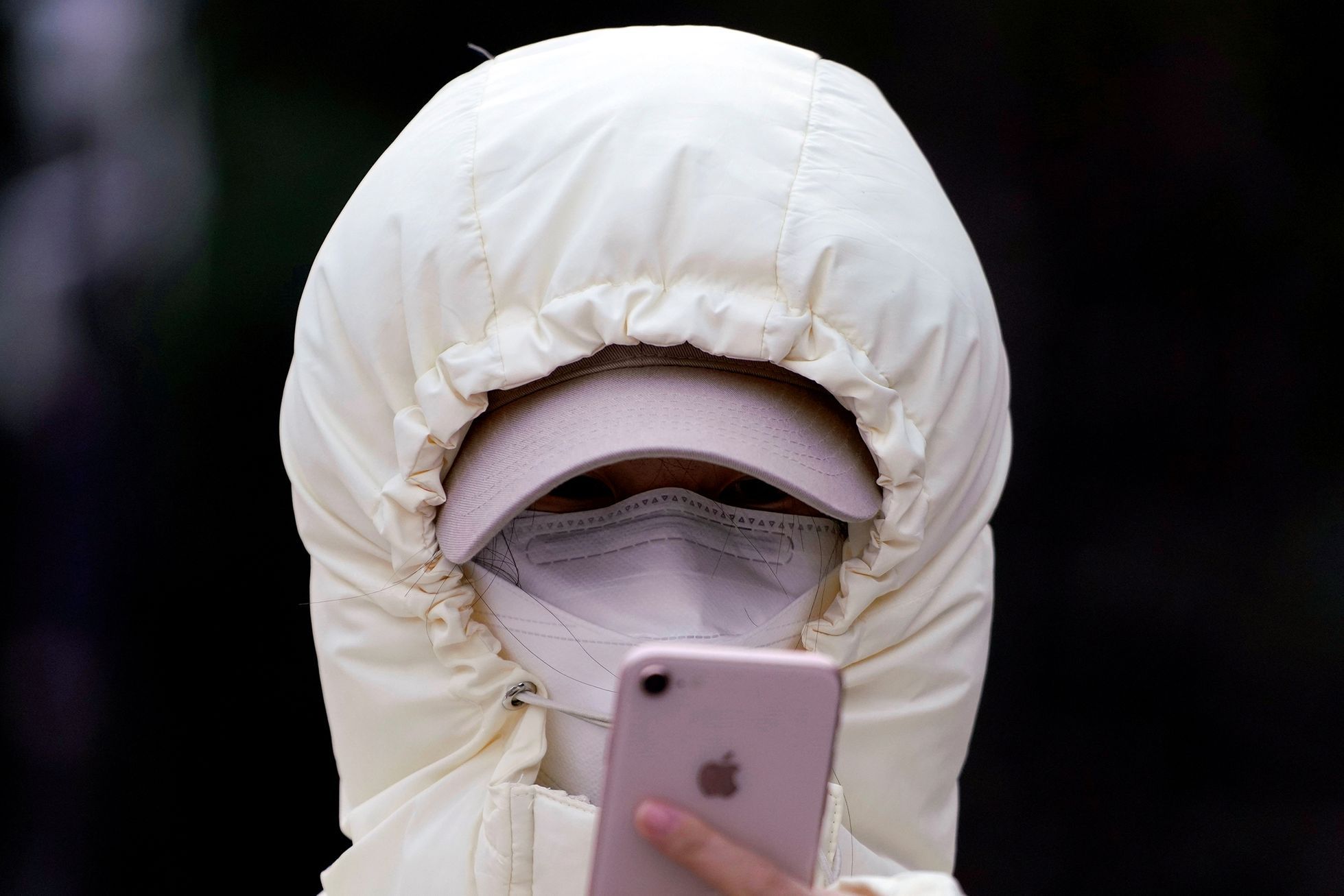 Fotogalerie / Lidé s maskami proti koronaviru / Reuters