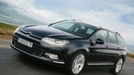 505 litrů nabízí i Citroën C5 Tourer. Kombi náležící svými vnějšími rozměry do střední třídy se v současnosti prodává od 484 900 korun.