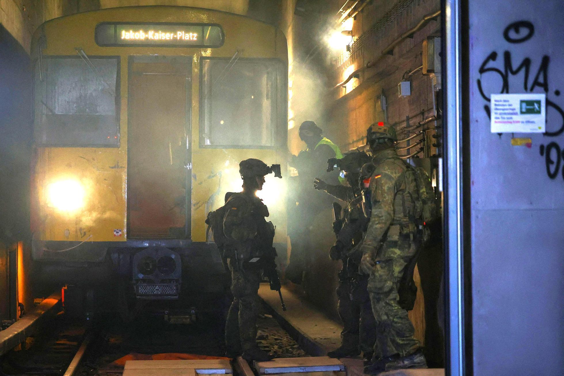 Německo, Berlín, metro vojenské cvičení, Rusko, Bundeswehr