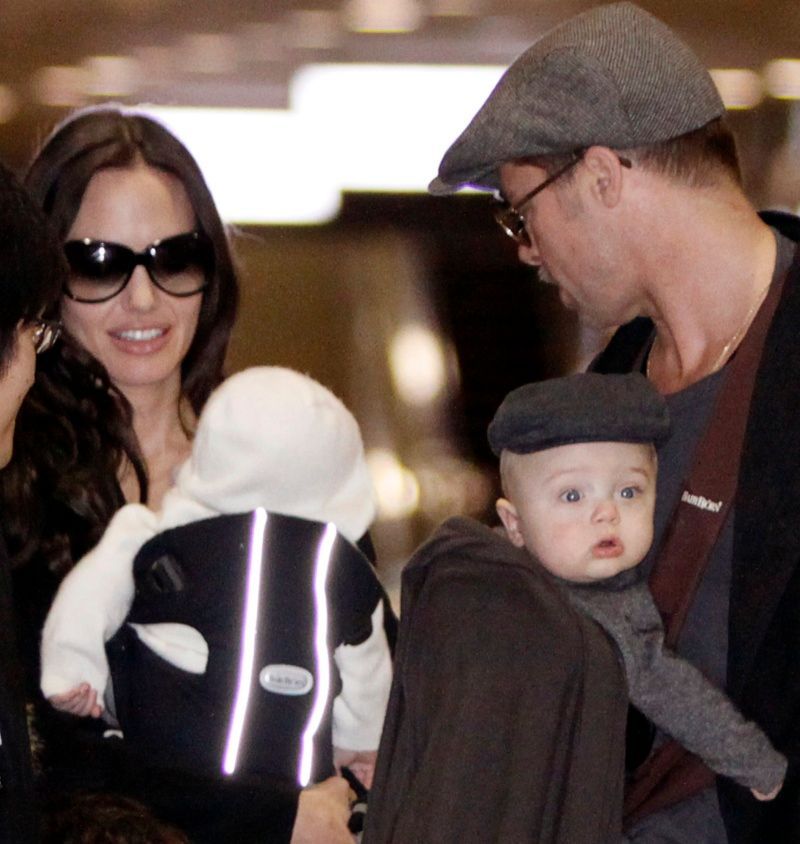 Angelina Jolie a Brad Pitt s rodinou
