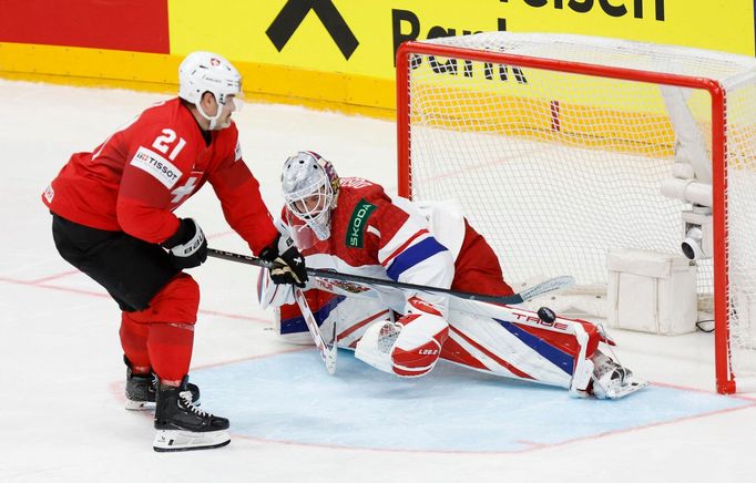 Kevin Fiala a Lukáš Dostál v zápase Česko - Švýcarsko