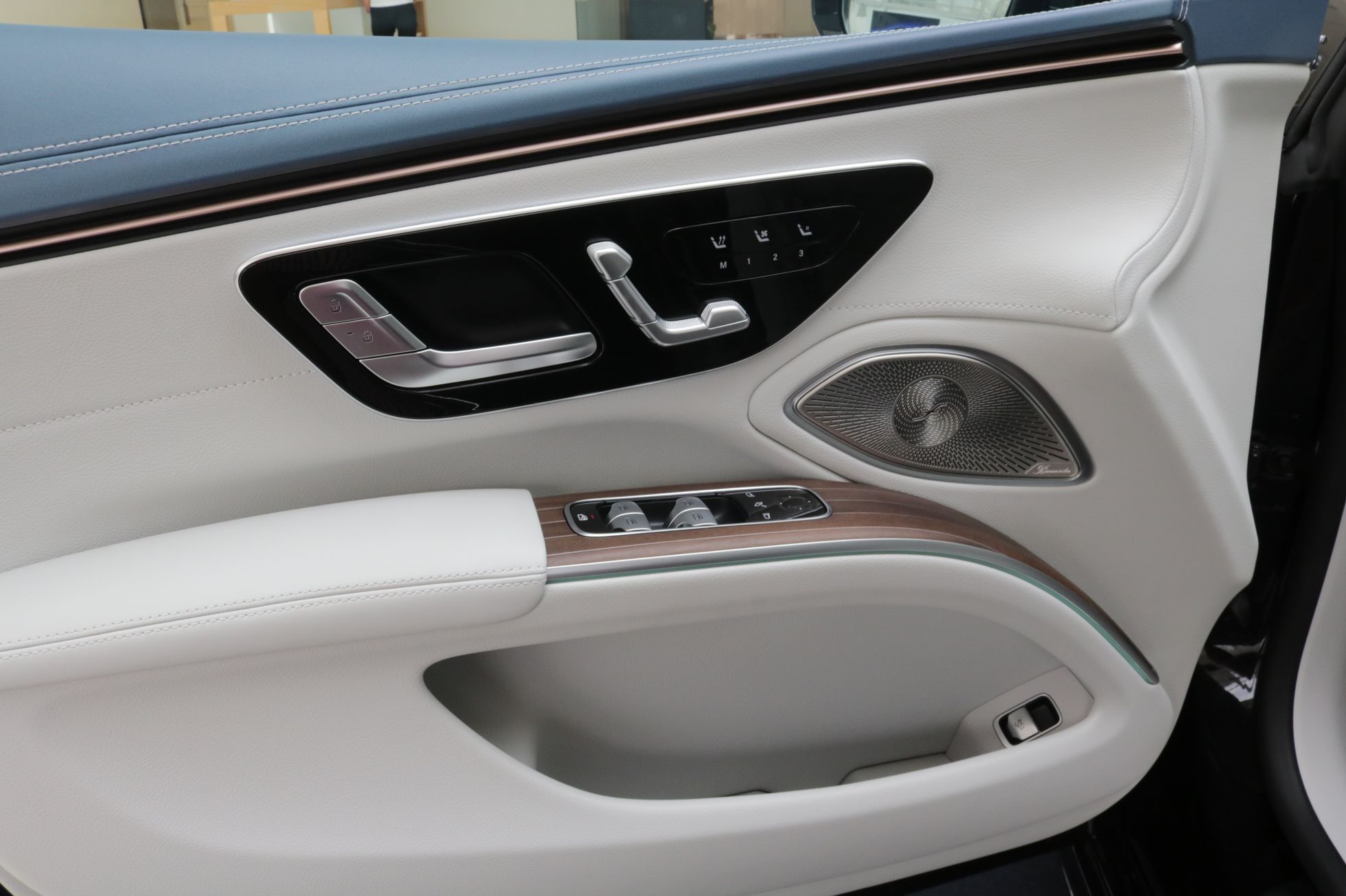 Mercedes EQS