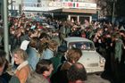 Útěky přes Berlínskou zeď: Jedni se na Západ prokopali, druzí projeli v kufru auta