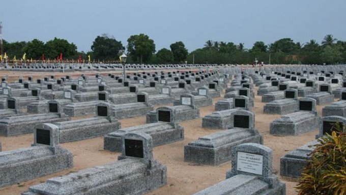 Jeden z mnoha hřbitovů pro padlé.