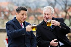 Zeman osobně provede čínského prezidenta Si Ťin-pchinga českou expozicí v Šanghaji