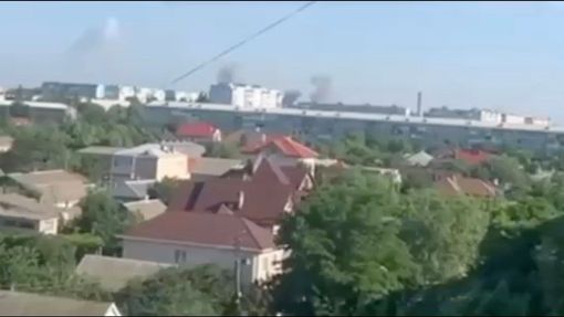 Ukrajinská armáda tvrdí, že zasáhla ruské velitelství a sklad pohonných hmot v okupovaném přístavním městě Berďansk v Záporožské oblasti.