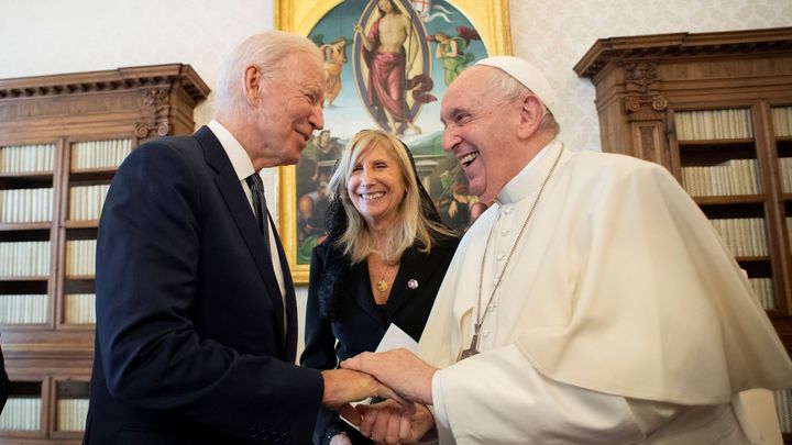 Biden navštívil papeže Františka, jednání bylo nezvykle dlouhé; Zdroj foto: Reuters