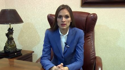 Mladé političce hrozí za kritiku Putina vězení. Myslete na své děti, varovali ji