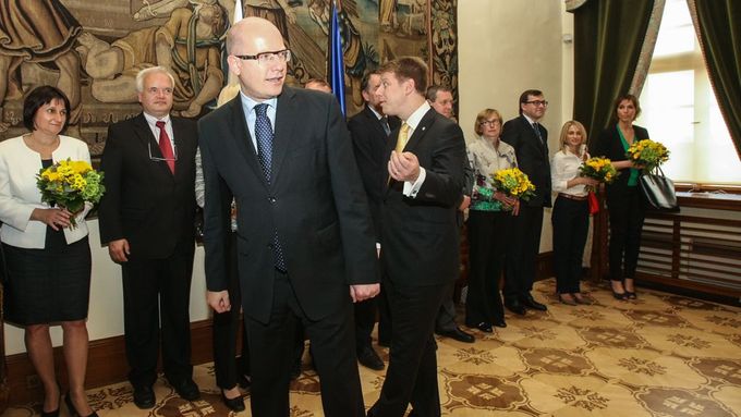 Premiér Sobotka na setkání s novými europoslanci.