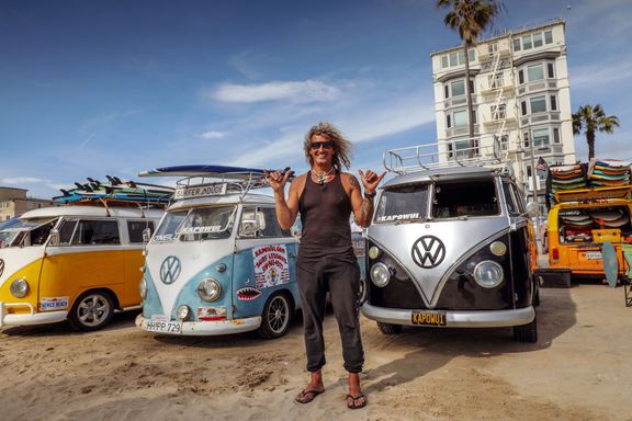 Dříve VW bus milovali hippies, teď hlavně surfaři.