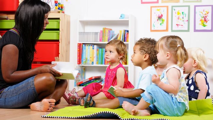 Dětské skupiny se v jesle nezmění, otcovská bude dvoutýdenní, schválili poslanci; Zdroj foto: iStock