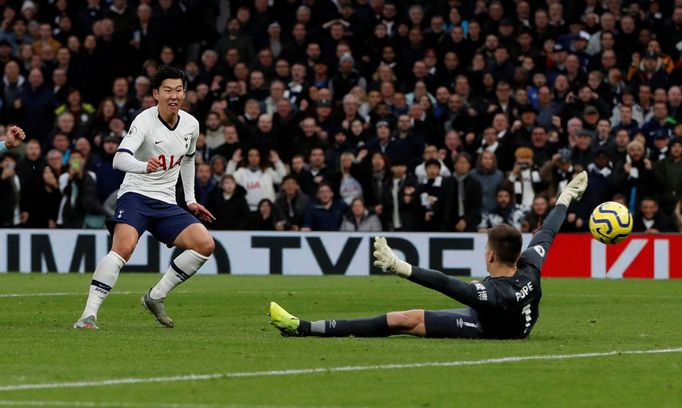 Přesné zakončení Son Hung-mina po parádním sólu v utkání proti Burnley