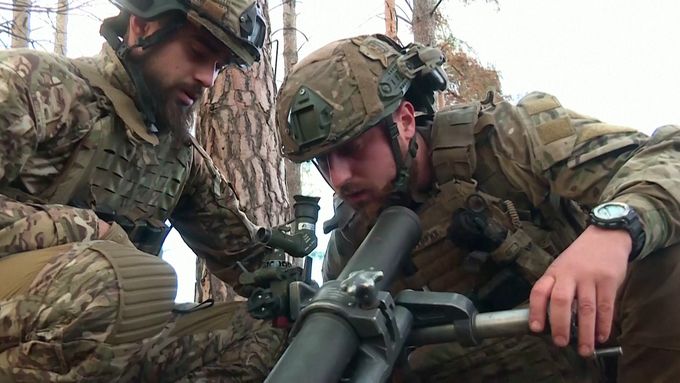 Ukrajinští vojáci bojují s vyčerpáním, válka se protáhla do druhé zimy