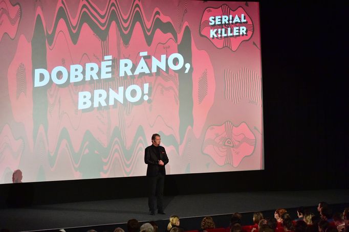 Na snímku ze zahájení festivalu Serial Killer je moderátor Aleš Zbořil.