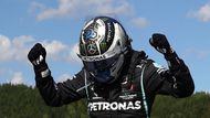 Nejšťastnějším mužem v cíli Velké ceny Rakouska byl Valtteri Bottas z Mercedesu. Fin si dojel pro osmé vítěství v kariéře.