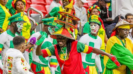 Angličané zchladili senegalské tance, Koundé na hřiště proklouzl ověšen zlatem