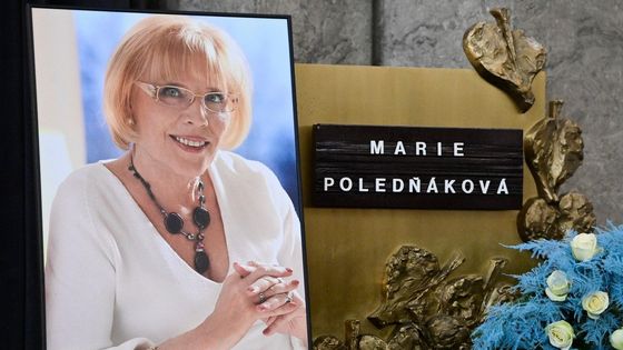 "Marie zůstane napořád sluncem." S režisérkou Poledňákovou se loučili Bartoška i Nový