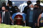 Sbohem, Diego. Pohřeb legendy doprovodily slzy i rvačky s policií, obřad byl soukromý