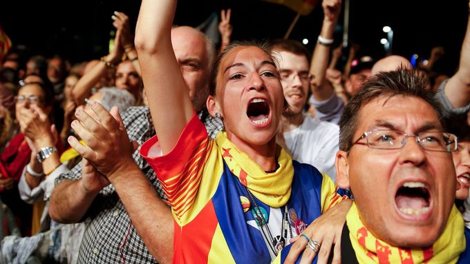 Stoupenci katalánské nezávislosti po volbách v Barceloně.