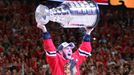 Kapitán Chicaga zvedl nad hlavu už potřetí za posledních šest let Stanley Cup.