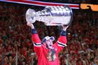Jonathan Toews, kapitán Chicaga a lídr momentálně vládnoucí dynastie NHL, do příští sezony vstoupí s novou lukrativní smlouvou, která mu příští rok zaručí nejvyšší příjem v NHL: V příští sezoně si vydělá 10,5 milionu dolarů