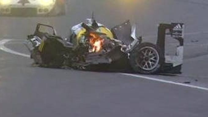 Podívejte se, jaké štěstí měl Mark Webebr při těžké havárii na konci šestihodinovky v Sao Paulu, kde zničil svoje Porsche 919 Hybrid a zůstal nezraněn