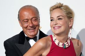 Zákulisí festivalu v Cannes: Luxus, modelky a drahé šperky