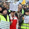Demonstrace hasičů a policistů proti snížení platů