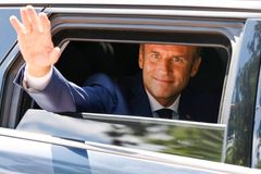 Francouzský prezident přišel o většinu. Ohromné odmítnutí Macrona, hodnotí volby tisk