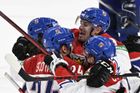 Čeští hokejisté slaví gól v zápase s Velkou Británii na MS 2022