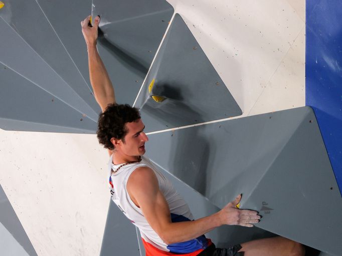 Sportovní lezec Adam Ondra ve finále na OH 2020