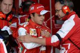 Ještě hůř dopadl druhý pilot Scuderie Ferrari. Felipe Massa po páteční bouračce v tréninku o den později  v kvalifikaci vypadl už v její druhé části.