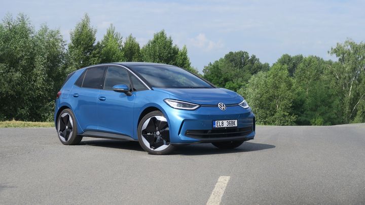 Strach z nezájmu. Stát náhle utnul dotaci, slevu na elektroauta slibují automobilky