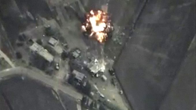 Rusové ukázali fotky cílů v Sýrii. Bomby shazují na nepřátele Asada, ne na islamisty